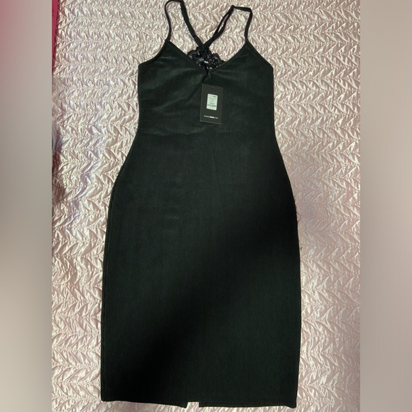 Cute and sexy midi dress with lace back and slit. Brand new Fashion Nova - Picture 2 of 5